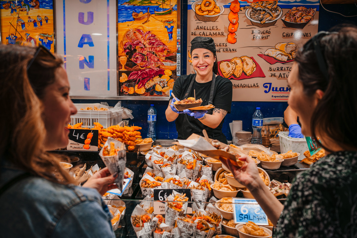 Barcelona markets: Bites, tapas and wines Premium Small Group Tour