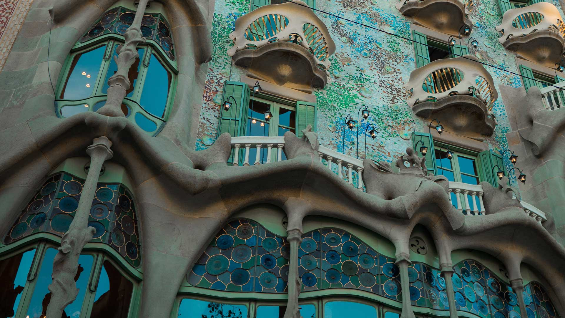 Dragon Hunt Experience:  Wonders of Casa Batlló