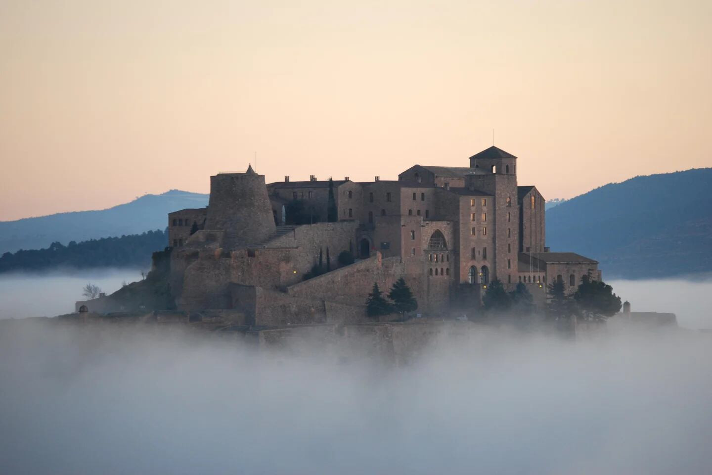 Castells, monestirs i ciutats fortificades