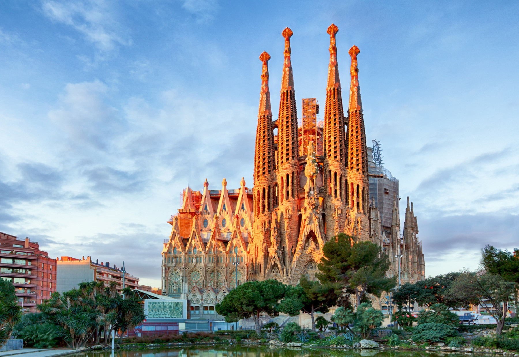 Fast Track Sagrada Família & Park Güell Guided Private Tour